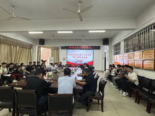 餐厅里的人们AI 生成的内容可能不正确。